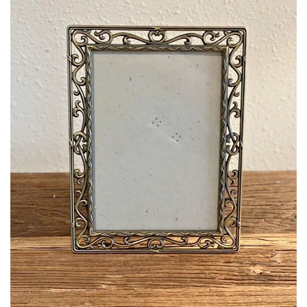 Ashleigh Manor Picture Frame Holds 5X7 Used
